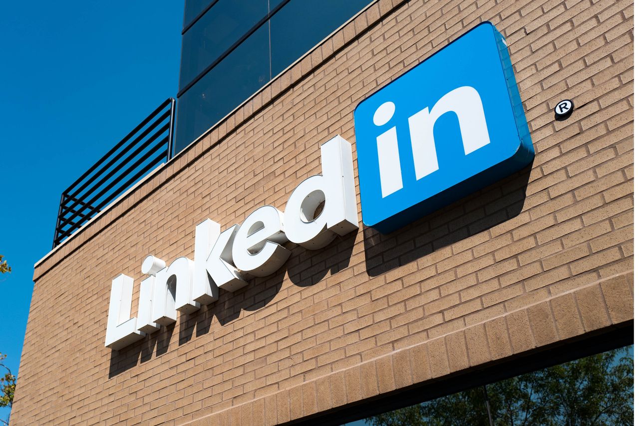 LinkedIn: dane 92 proc. użytkowników wypłynęły do sieci. Są tam informacje o zarobkach