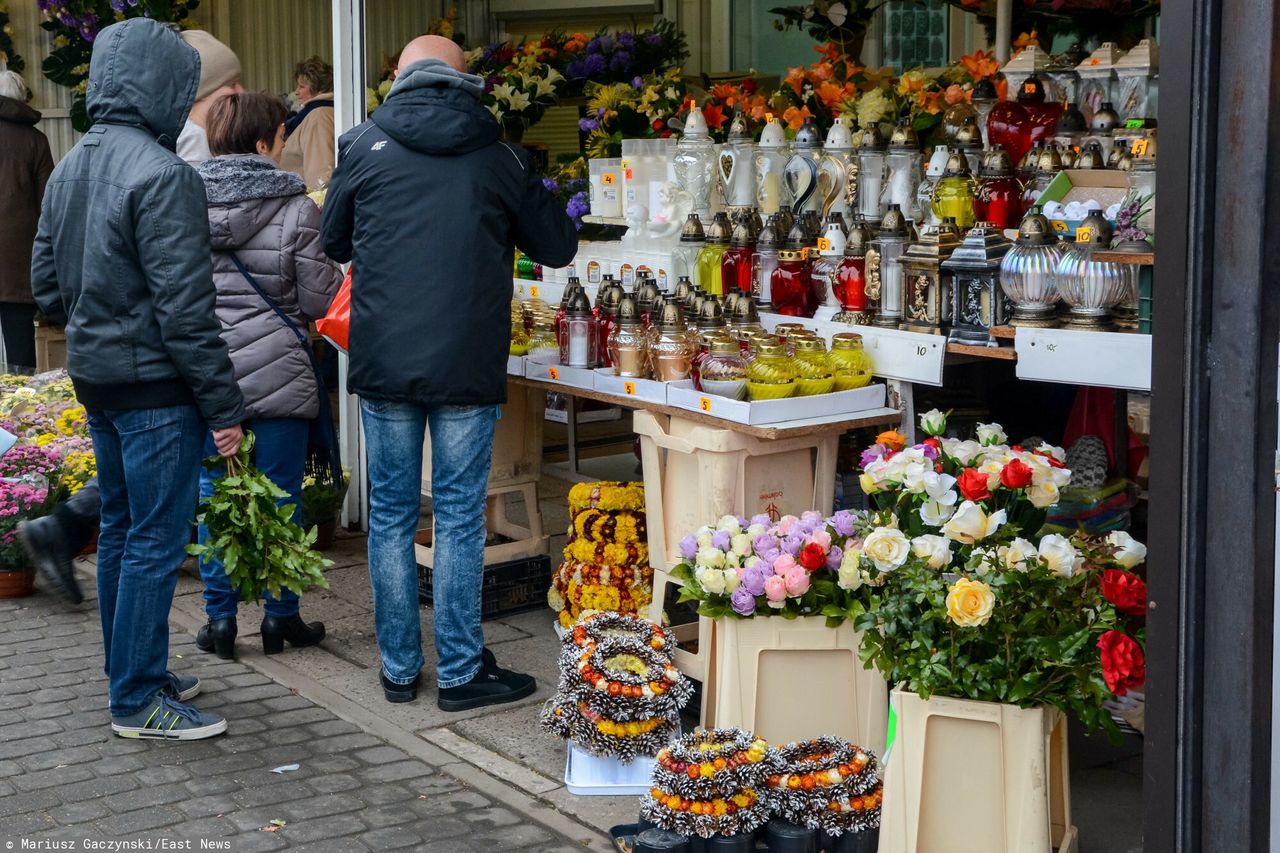 Najgorsze znicze. Pieniądze wyrzucone w błoto