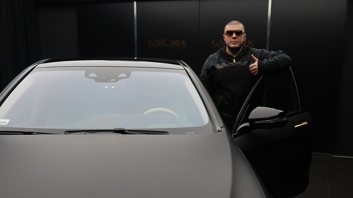 Donatan jeździ Mercedesem