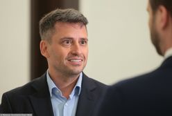 Wiązanka na komisji. Nie wiedział, że ma włączony mikrofon