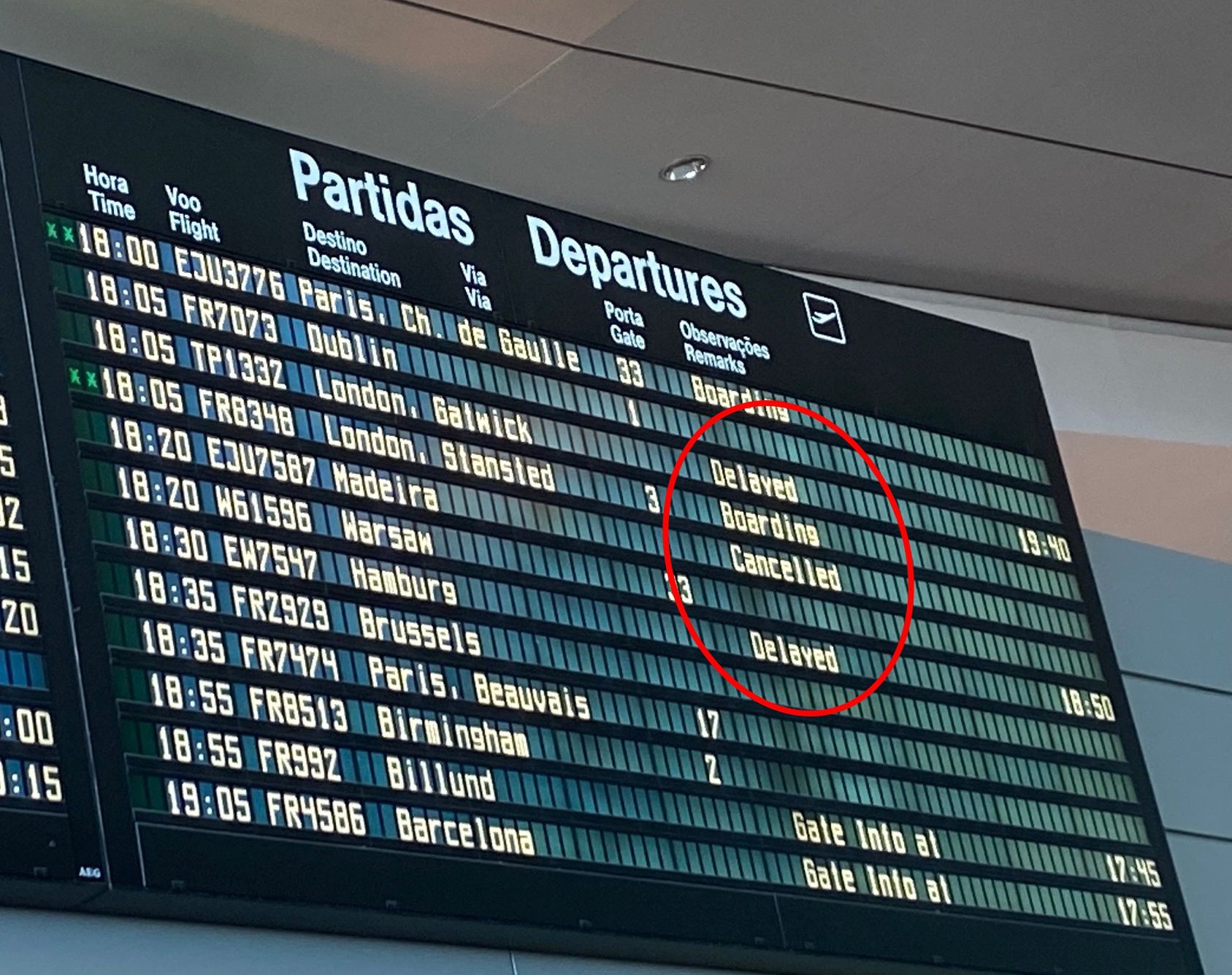 WIele lotów jest odwoływanych 