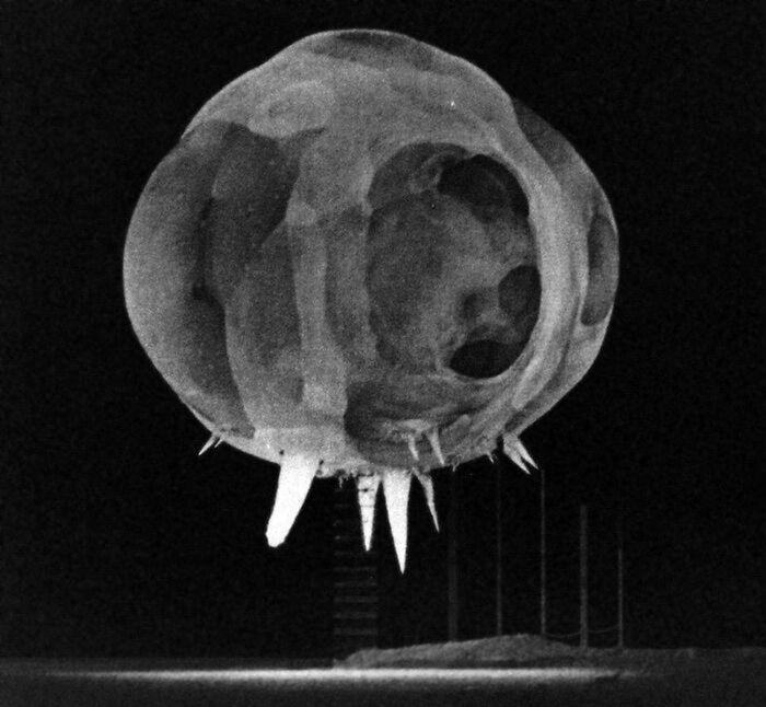 Eksplozja atomowa mniej niż jedna milisekunda po detonacji (1952).