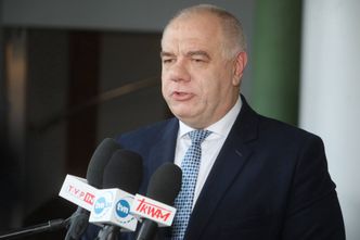 Zamykanie gospodarki? "Działamy punktowo", mówi Jacek Sasin