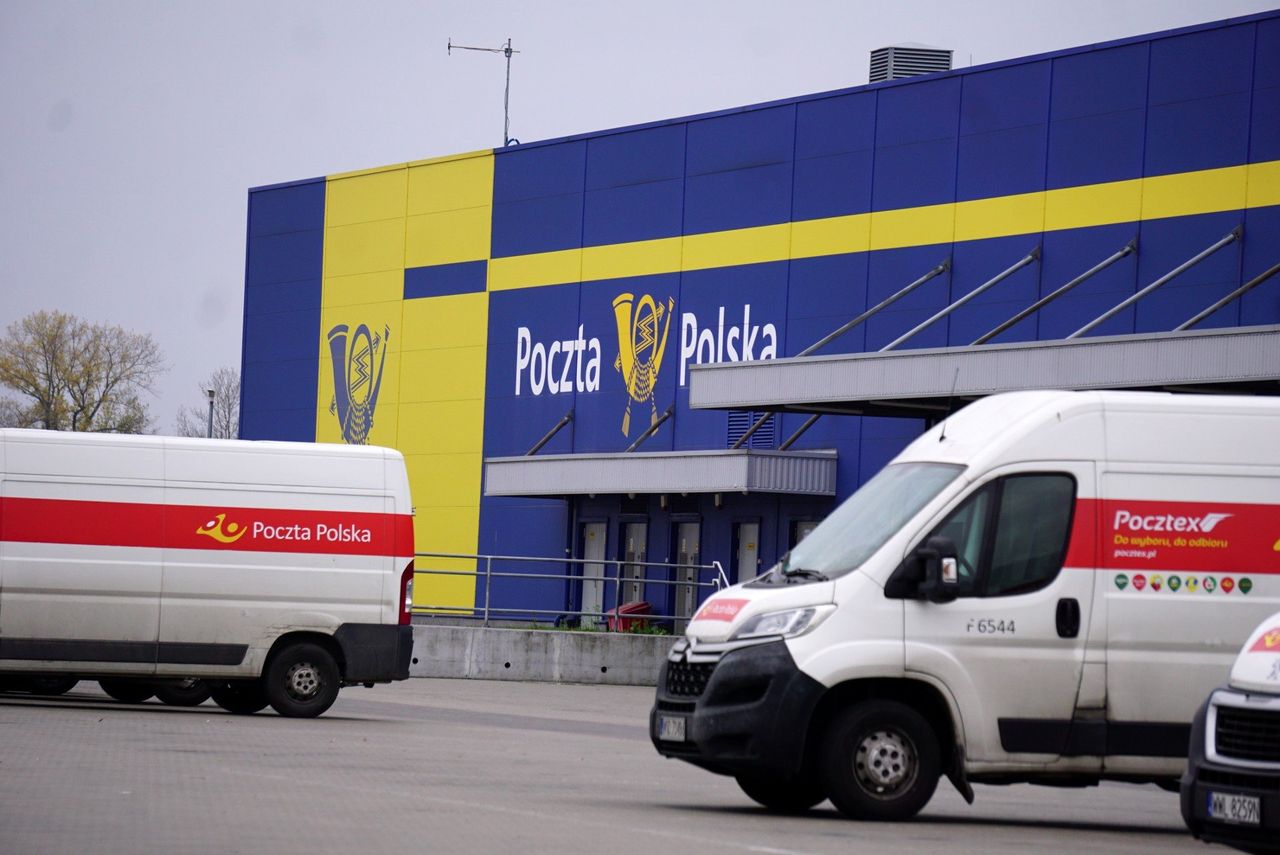 Podejrzane SMS-y. Kto wysyła do Polaków dziwne wiadomości z Indii, że przysyłka nie dojdzie? Trzeba zachować ostrożność