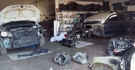 Śląskie. Silnik, skrzynie biegów, karoserie. W Siemianowicach Śląskich zlikwidowano "dziuplę" samochodową