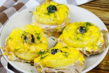 Robię schabowe z ananasem, ale inaczej niż w PRL-u. Kotlety wychodzą soczyste i nietłuste