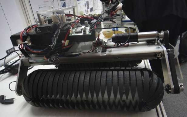 Robot, dla którego jazda do przodu oznacza dowolny kierunek 3