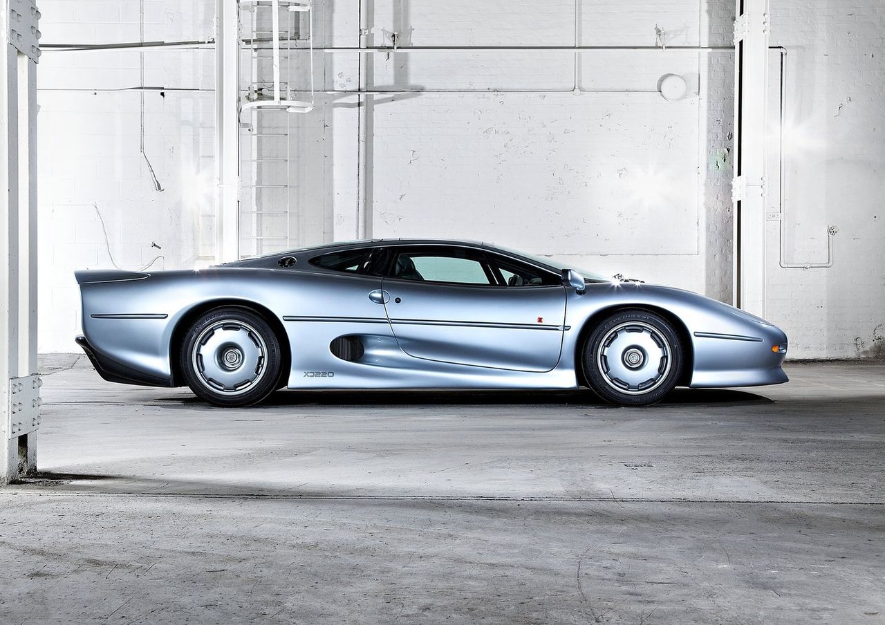 Jaguar XJ220