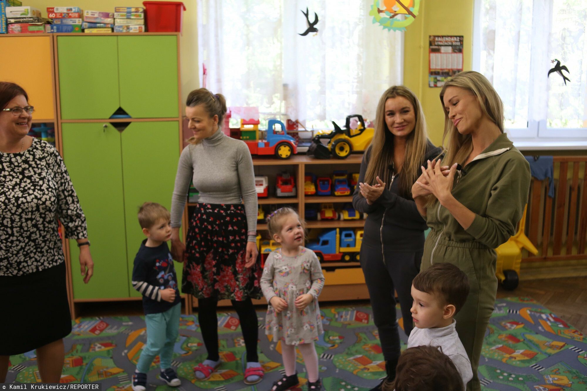 Joanna Krupa z siostrą odwiedziły ukraińskie dzieci w Przemyślu