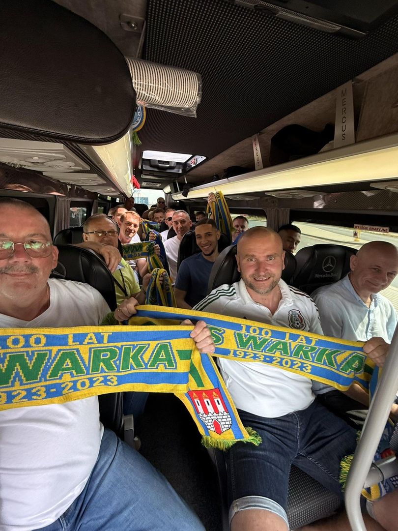 Kibice i działacze Warki