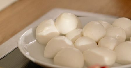 Mozzarella – dlaczego i z czym ją jeść?