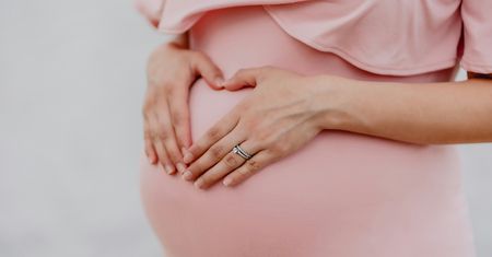 Zaszła w ciążę. Nie wiedzą, który bliźniak jest ojcem