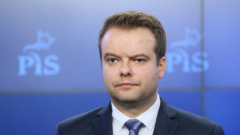 Konferencja prasowa PiS w Warszawie
Fot. Pawel Wodzynski/East News, Warszawa,  29.11.2022. Konferencja prasowa poslow PiS Rafala Bochenka (n/z), Marka Suskiego i Krzysztofa Kozika w siedzibie partii przy Nowogrodzkiej.
Pawel Wodzynski