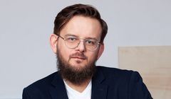 Artur Roguski zarządza działem social media Valkea