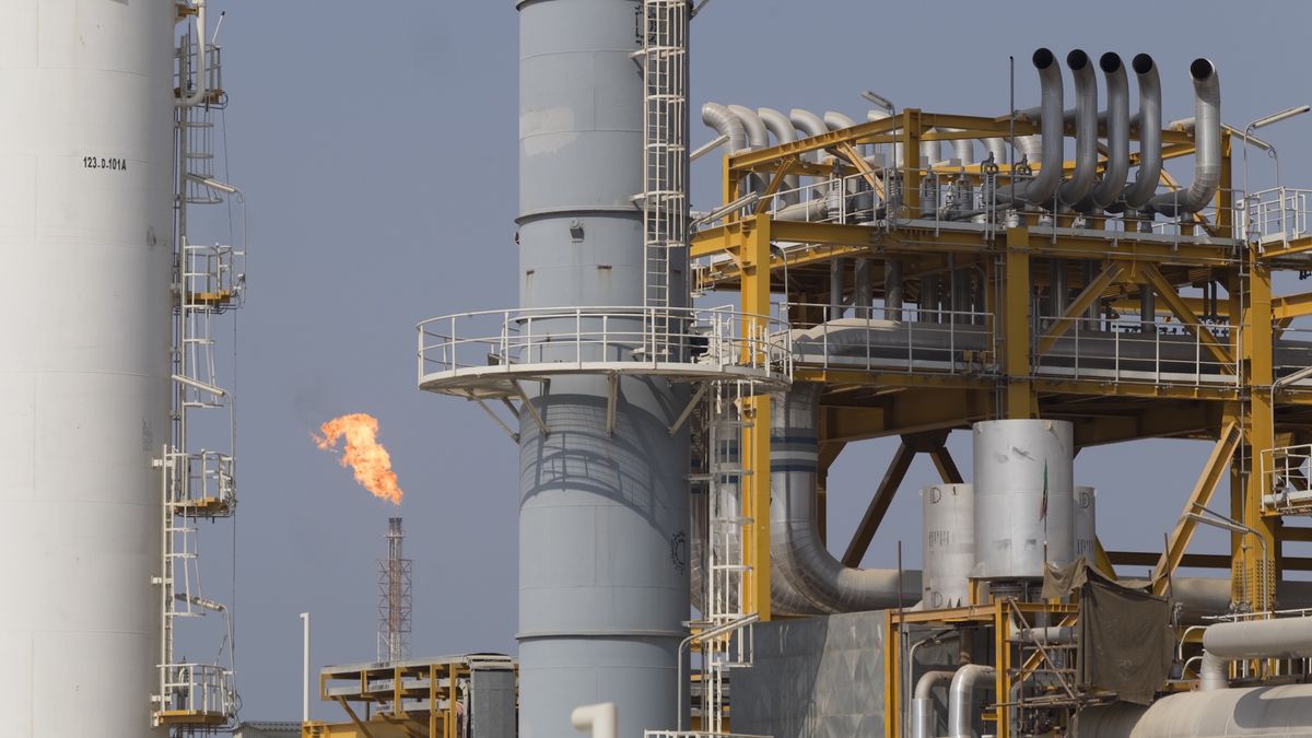 Fragment irańskiego kompleksu South Pars - zdjęcie ilustracyjne