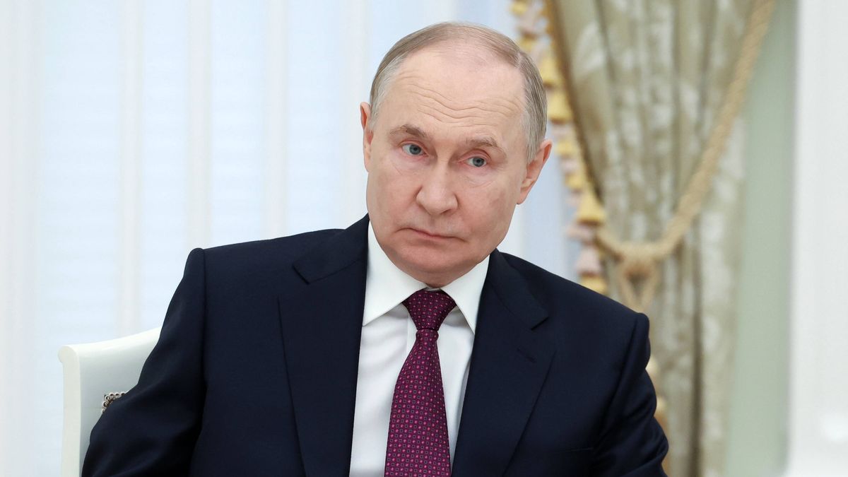 Russian President Putin meets with Iranian Foreign Minister Araghchi in Moscow
epa12192607 Russian President Vladimir Putin attends a meeting with the Iranian foreign minister at the Kremlin in Moscow, Russia, 23 June 2025.  EPA/ALEXANDER KAZAKOV / SPUTNIK / KREMLIN POOL 
Dostawca: PAP/EPA.
ALEXANDER KAZAKOV / SPUTNIK / KREMLIN POOL
visit, meeting, politics, politicians, officials