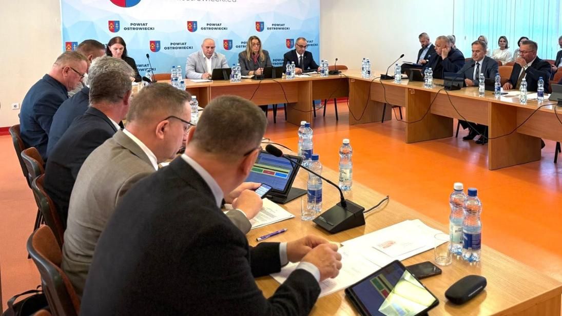 Obradowała Rada Powiatu Ostrowieckiego
