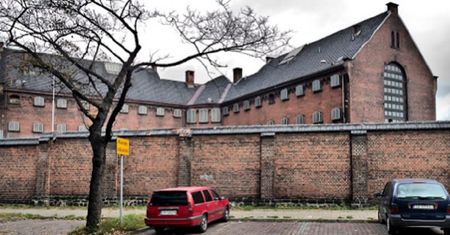 Pętla na szyi, worek na głowie i związane ręce. Dantejskie sceny w katowickim areszcie