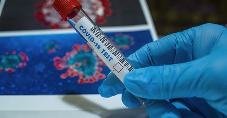 Pfizer - ta firma wynalazła szczepionkę na COVID. Stoi za nią "skromny zespół marzeń"
