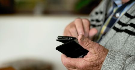13. emerytura 2023. Seniorzy na celowniku oszustów