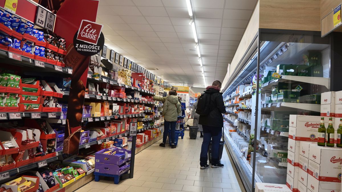 Stock Bart?omiej Magierowski
Fot. Bartlomiej Magierowski/East News. Wroclaw 19.03.2024. Dyskont spozywczy Lidl, klienci i produkty spozywcze. Promocje wielkanocne.
Bartlomiej Magierowski