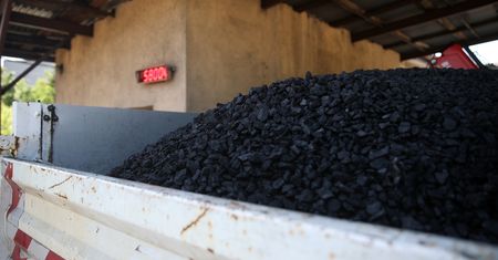 Dodatek opałowy także na kominek? Jest wyjaśnienie resortu