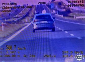 Pędził skodą 200 km/h po trasie S7. Kierowca dostał 2500 zł mandatu