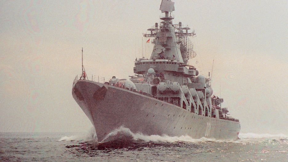 Krążownik rakietowy Wariag (tu w 1990 r. - jeszcze jako Czerwona Ukraina)