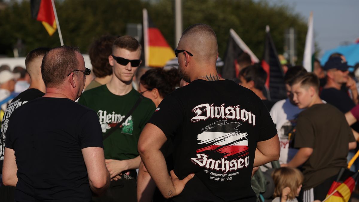 Sympatycy AfD podczas demonstracji w Dreźnie 29 sierpn 2024 roku