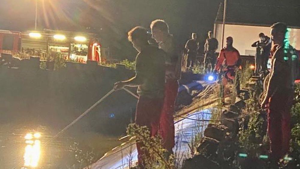 Służby pracowały pod osłoną nocy. W końcu wyłowiono ciała braci