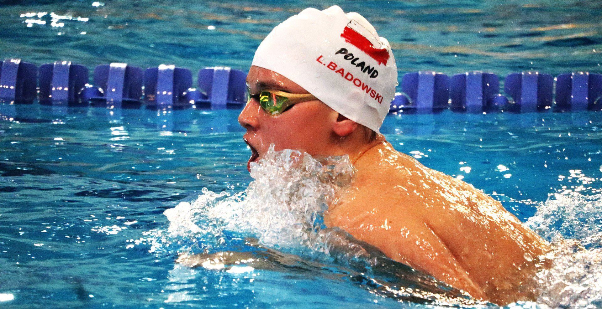 Prawie 600 zawodników wystartowało w zawodach pływackich &#34;Bijemy rekordy&#34; w Oświęcimiu, pod patronatem Pawła Korzeniowskiego