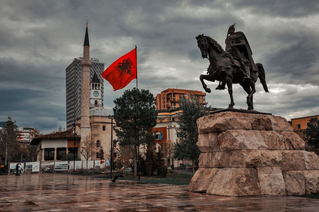 AI będzie rządzić państwem? Do wygenerowanego przez sztuczną inteligencję ministra dołącza kandydat na burmistrza stolicy