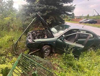 Leokadiów: Pijany Seatem uderzył w ogrodzenie. O pomoc w ukryciu samochodu poprosił policjanta
