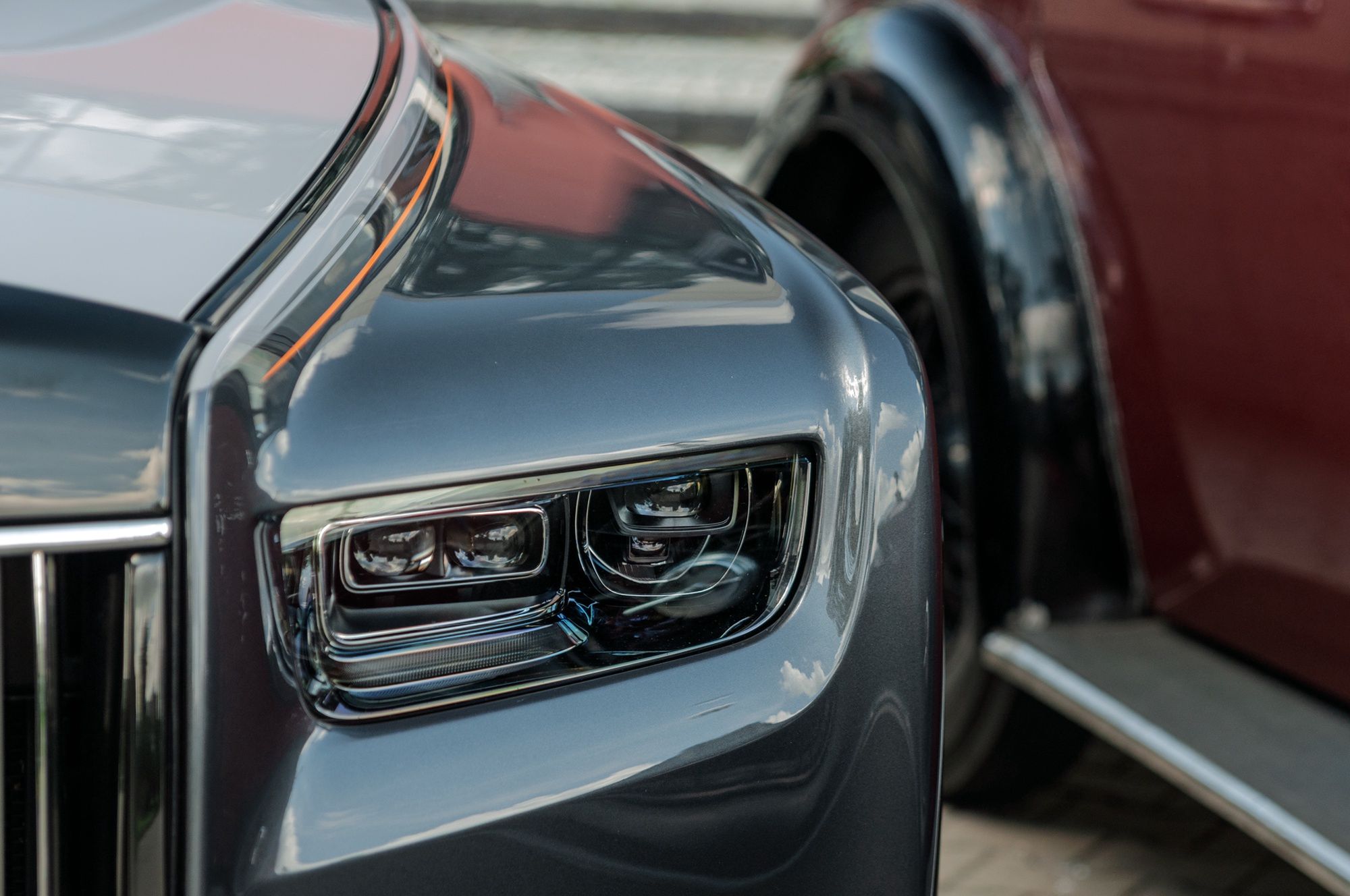 Rolls-Royce Phantom II (1935) i Rolls-Royce Phantom VIII (2025)