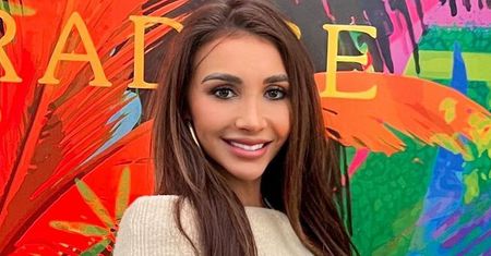 Nathalia Fok kusi na potęgę. Wygina się w skąpym kostiumie nad basenem