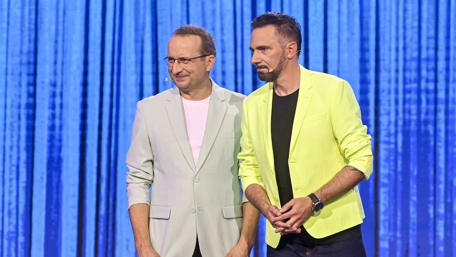 Robert Górski i Robert Korólczyk, prowadzący "Kabaret na żywo" domyślają się powodów zdjęcia programu z anteny