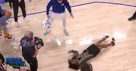 Niebezpieczna sytuacja w NBA. Reporterka upadła na głowę