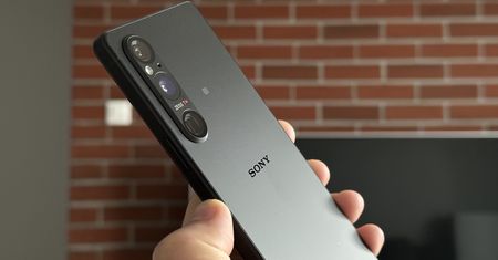 Kupujesz smartfon, dostajesz w prezencie słuchawki za 1900 zł. Sony Xperia 1 V już w przedsprzedaży