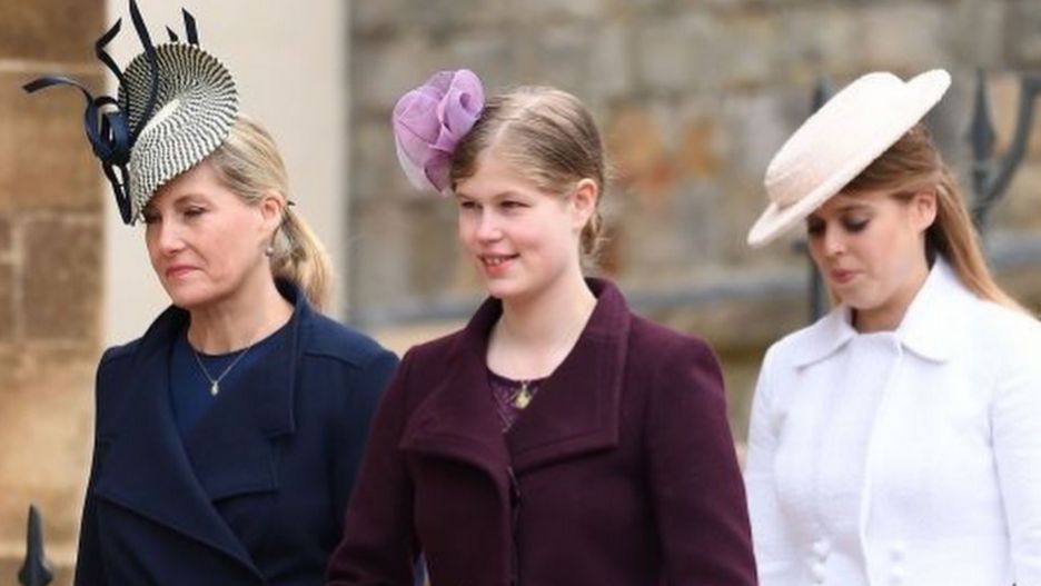 Ludwika Windsor z mamą i kuzynką