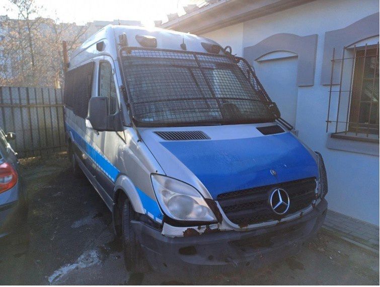 Pojazdy policji wystawione na sprzedaż