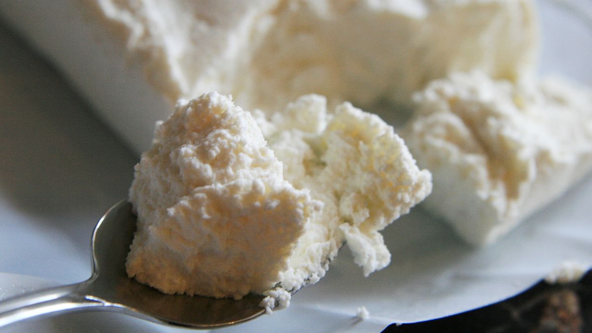 Deser kokosowy z twarogu i skyru, który smakuje jak sernik