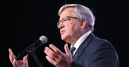 Spadek notowań Trzaskowskiego. Komorowski: "Ze mną też tak było"