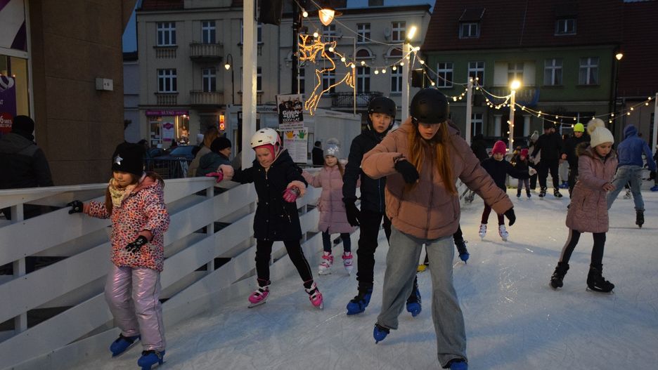 Otwarcie lodowiska w Szamotułach już wkrótce - zobacz archiwalne zdjęcia z ubiegłego roku!