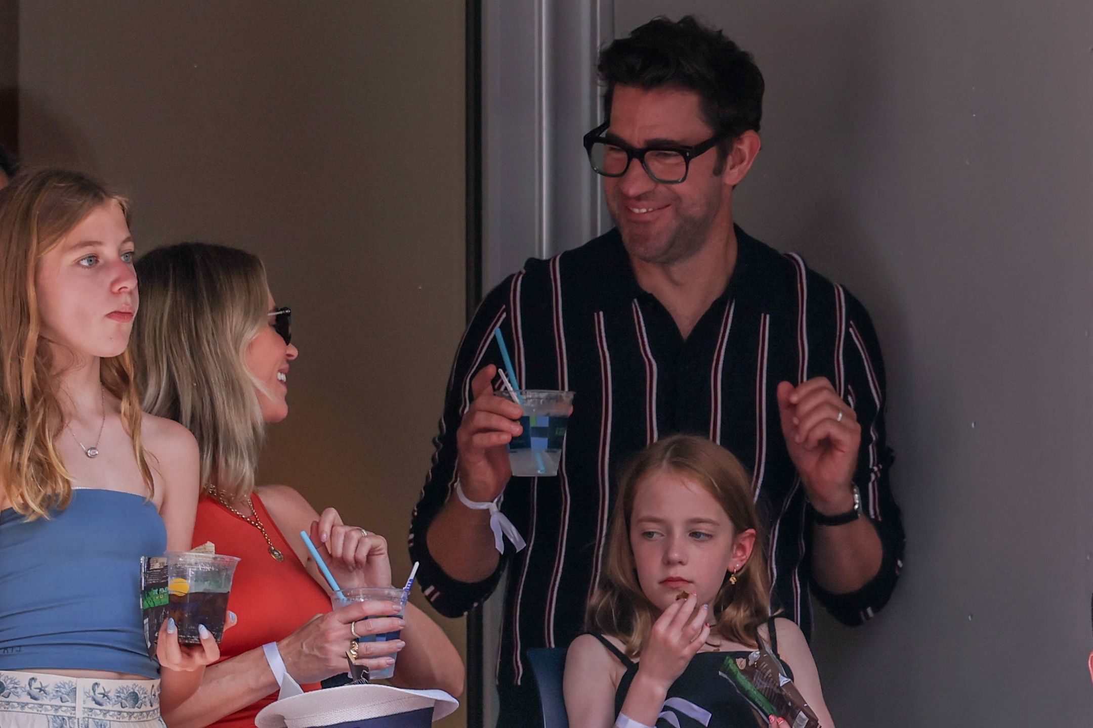 Emily Blunt i John Krasinski z córkami 