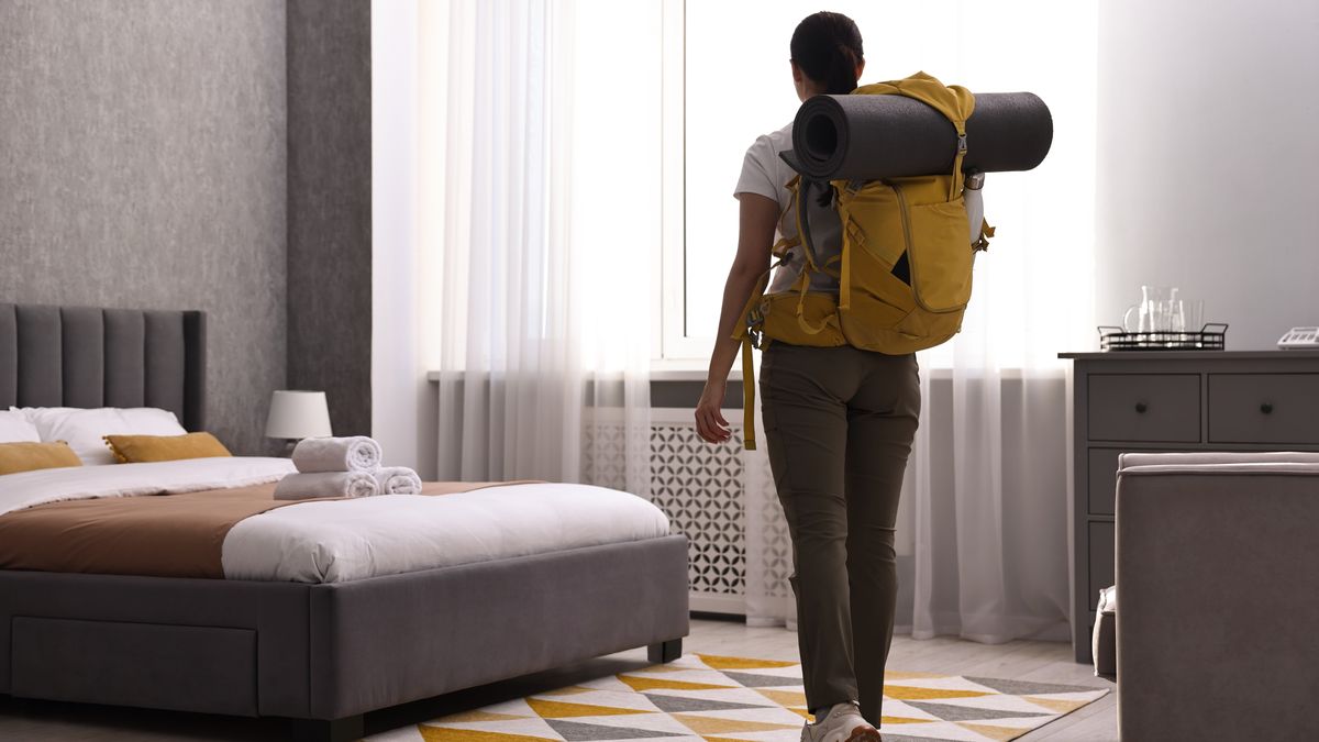 Co należy zrobić od razu po wejściu do pokoju hotelowego? 