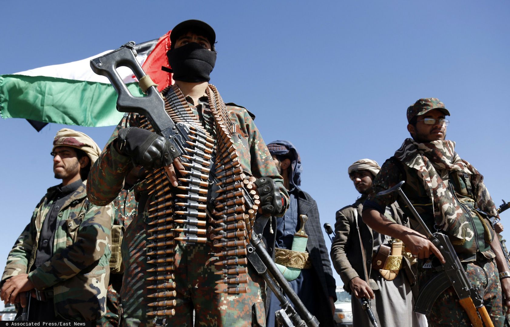 Archiwum zagraniczne East News 2024-01
Houthi fighters and tribesmen stage a rally against the U.S. and the U.K. strikes on Houthi-run military sites near Sanaa, Yemen, on Sunday, Jan. 14, 2024. (AP Photo) Bojownicy Huti
