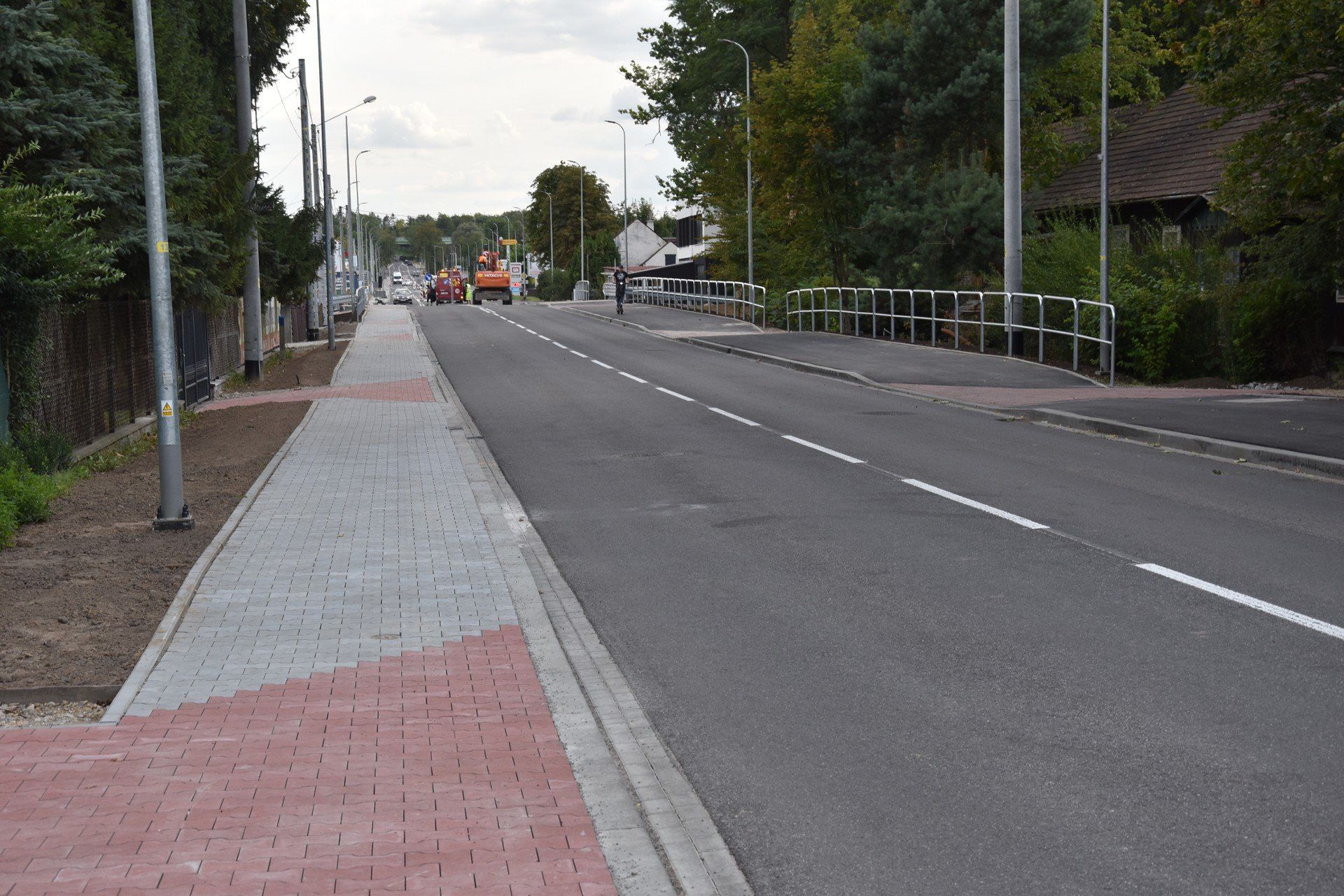 Otwarcie wyremontowanej ulicy Tuchowskiej w Tarnowie. W ramach inwestycji przebudowano 1,2- kilometrowy odcinek ważnej drogi wjazdowej do miasta od południa