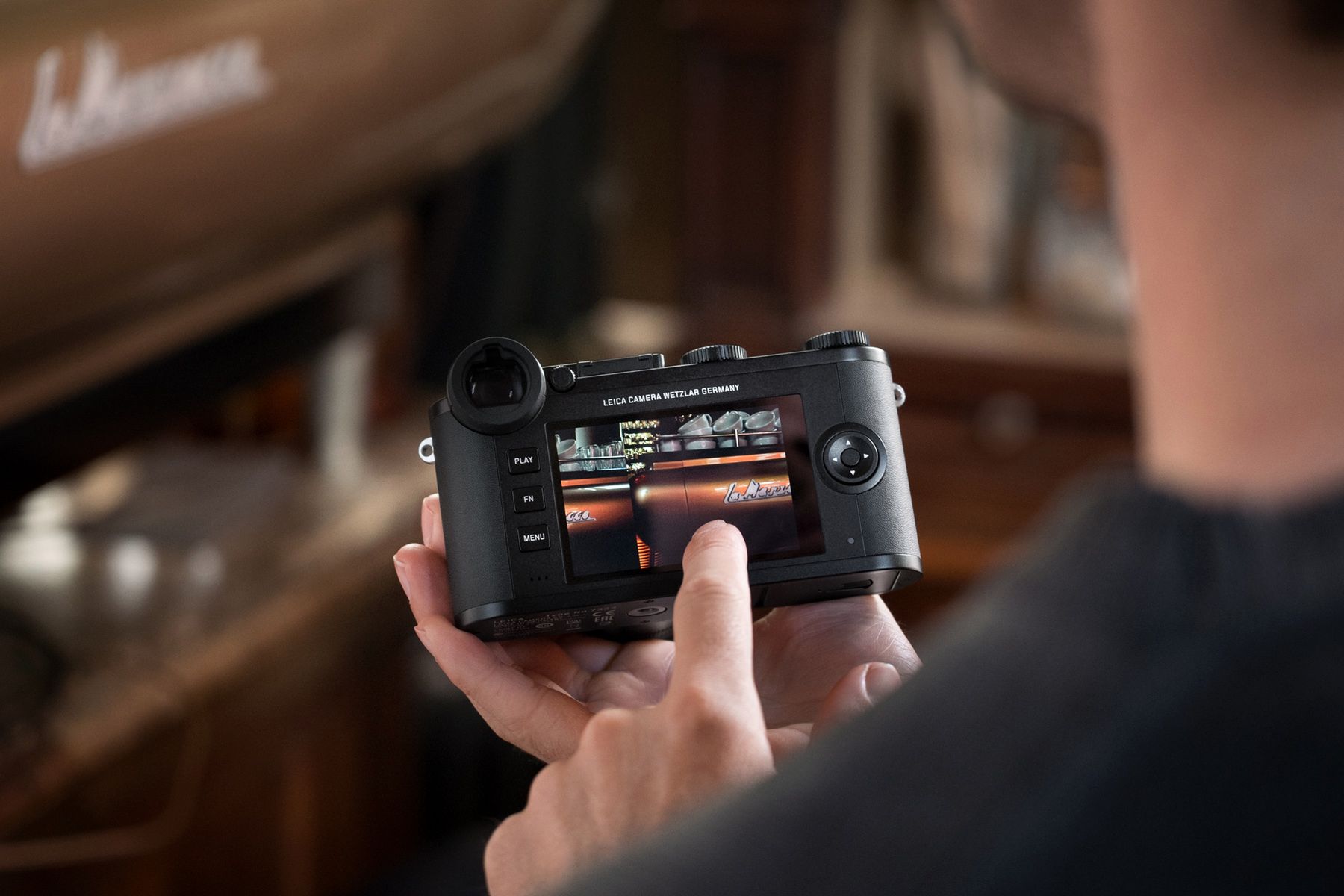 Leica CL - 24-megapikelowa matryca APS-C, rewelacyjny wizjer i tradycyjne sterowanie 4