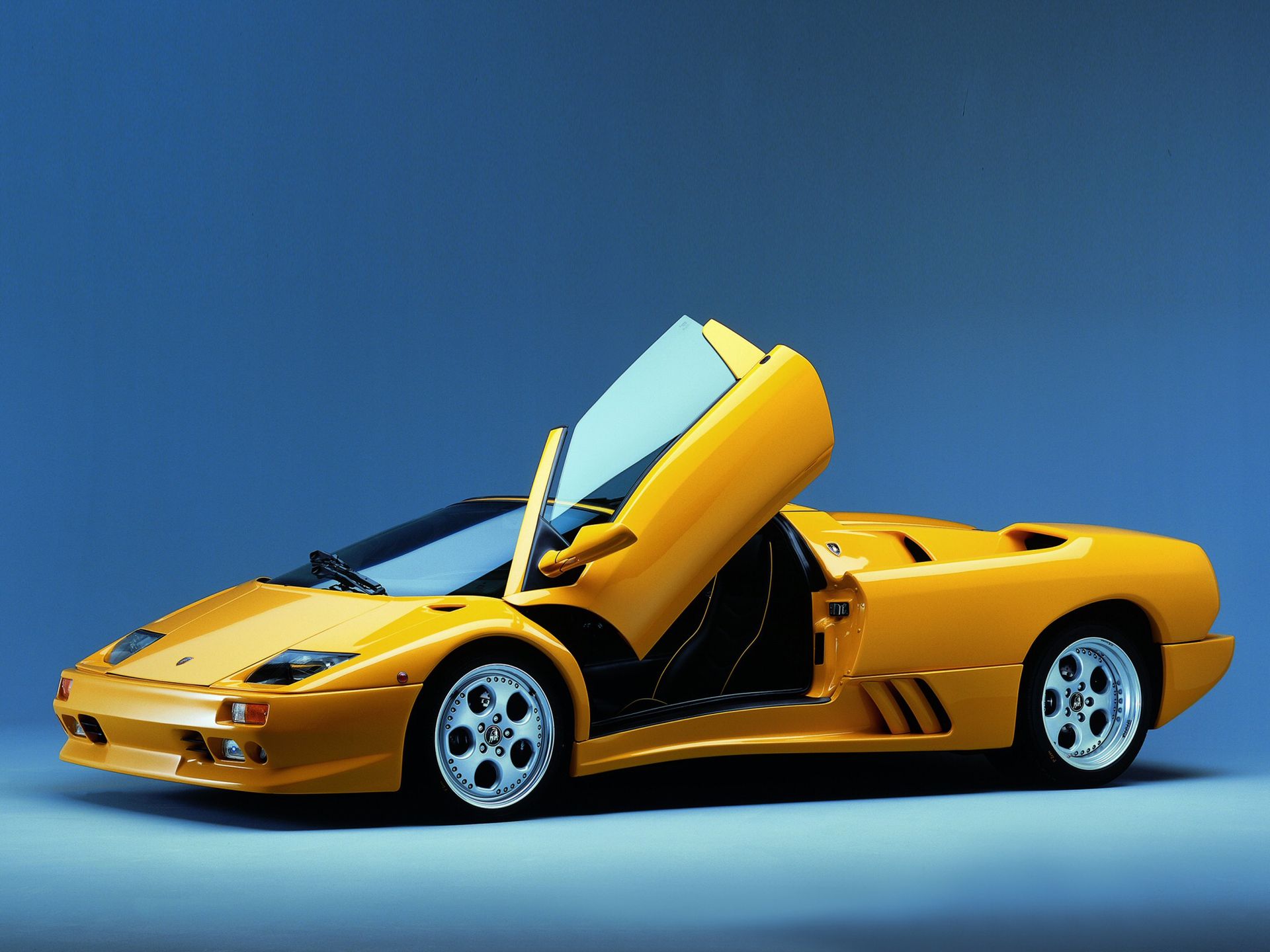 Od dekad z V12: ewolucja hipersamochodów Lamborghini 62