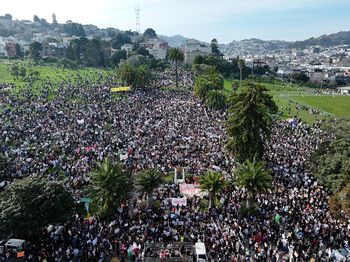 Działo się w nocy. Zamieszki w USA. Starcia z policją i gaz